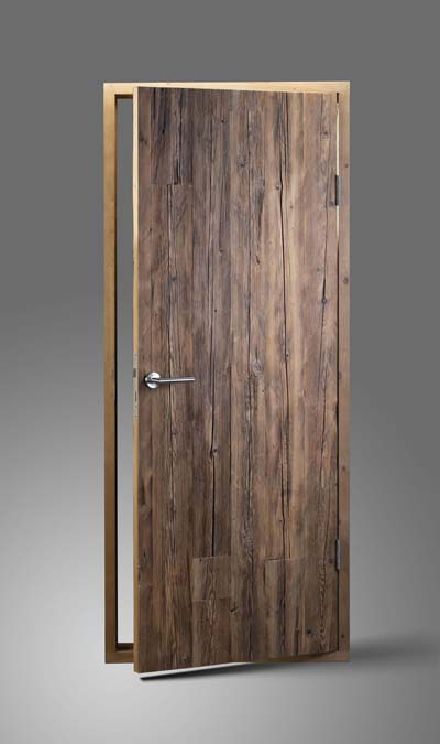 Исправленная деревянная дверь
