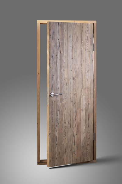 Исправленная деревянная дверь