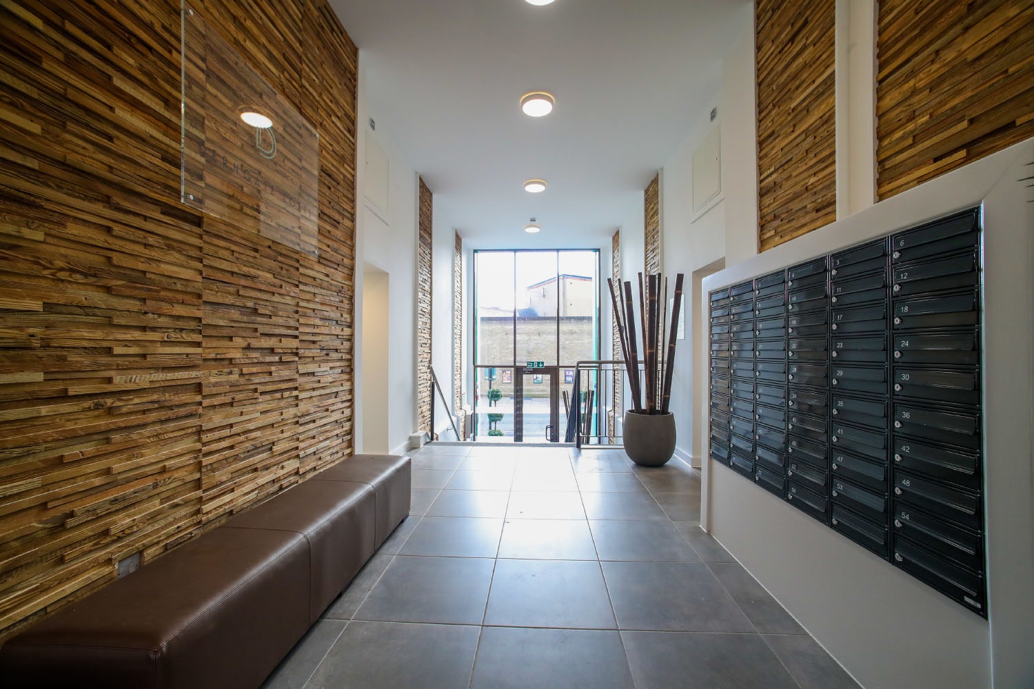 3d wall panel made of brushed reclaimed wood A priori