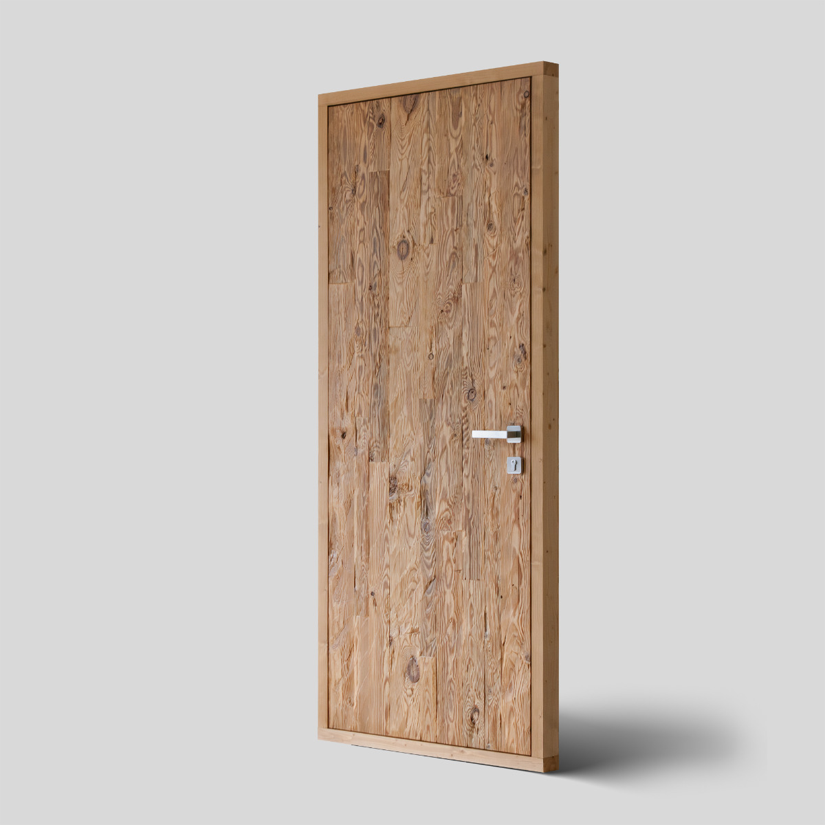 Porte en bois équarri à la main – Vertical