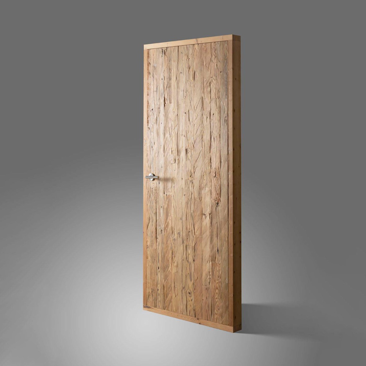 Porte en bois équarri à la main – Vertical