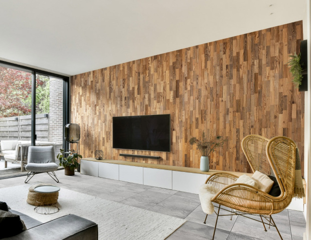 panneau mural 3d en bois de vieux brossé et brûlé par le soleil Amata used in Salon