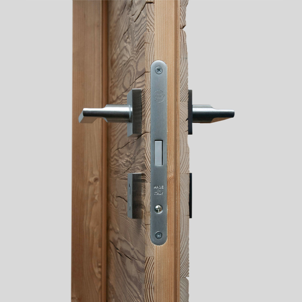 Porte en bois équarri à la main – Horizontal