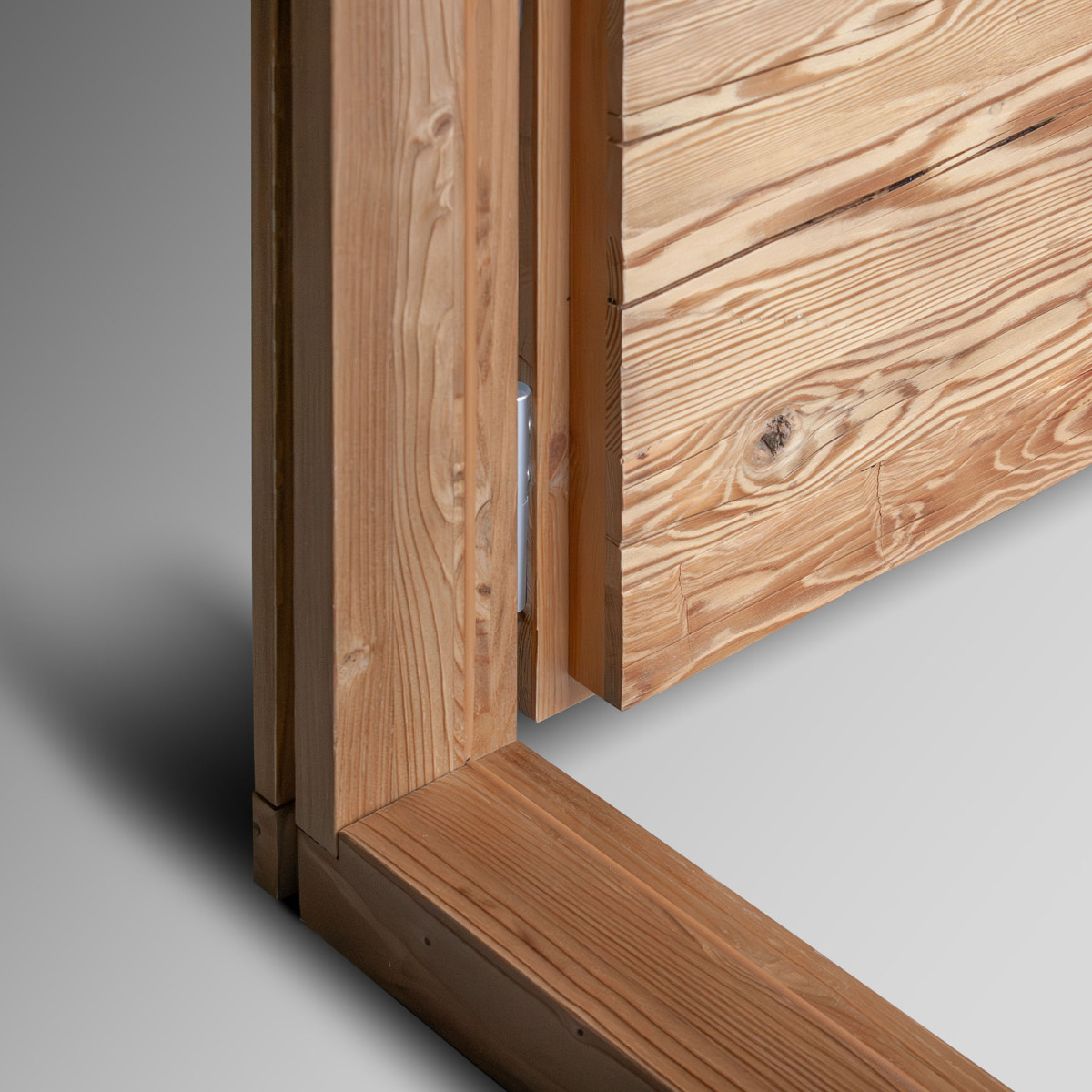 Porte en bois équarri à la main – Horizontal