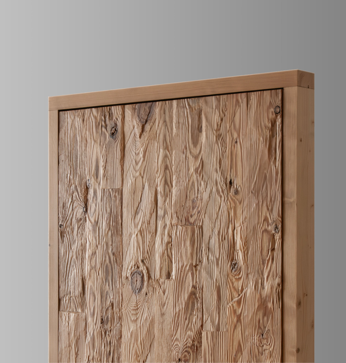 Porte en bois équarri à la main – Vertical