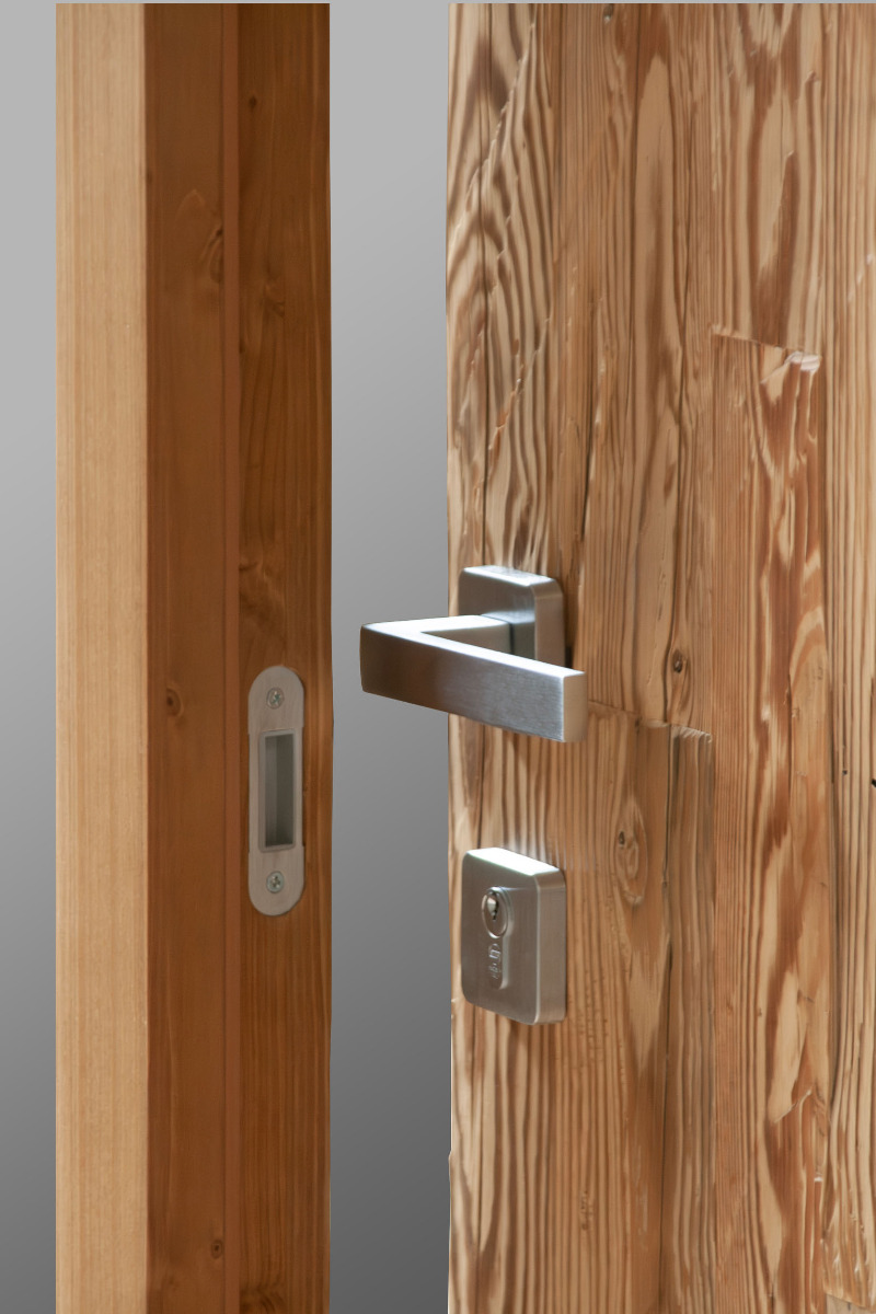 Porte en bois équarri à la main – Vertical