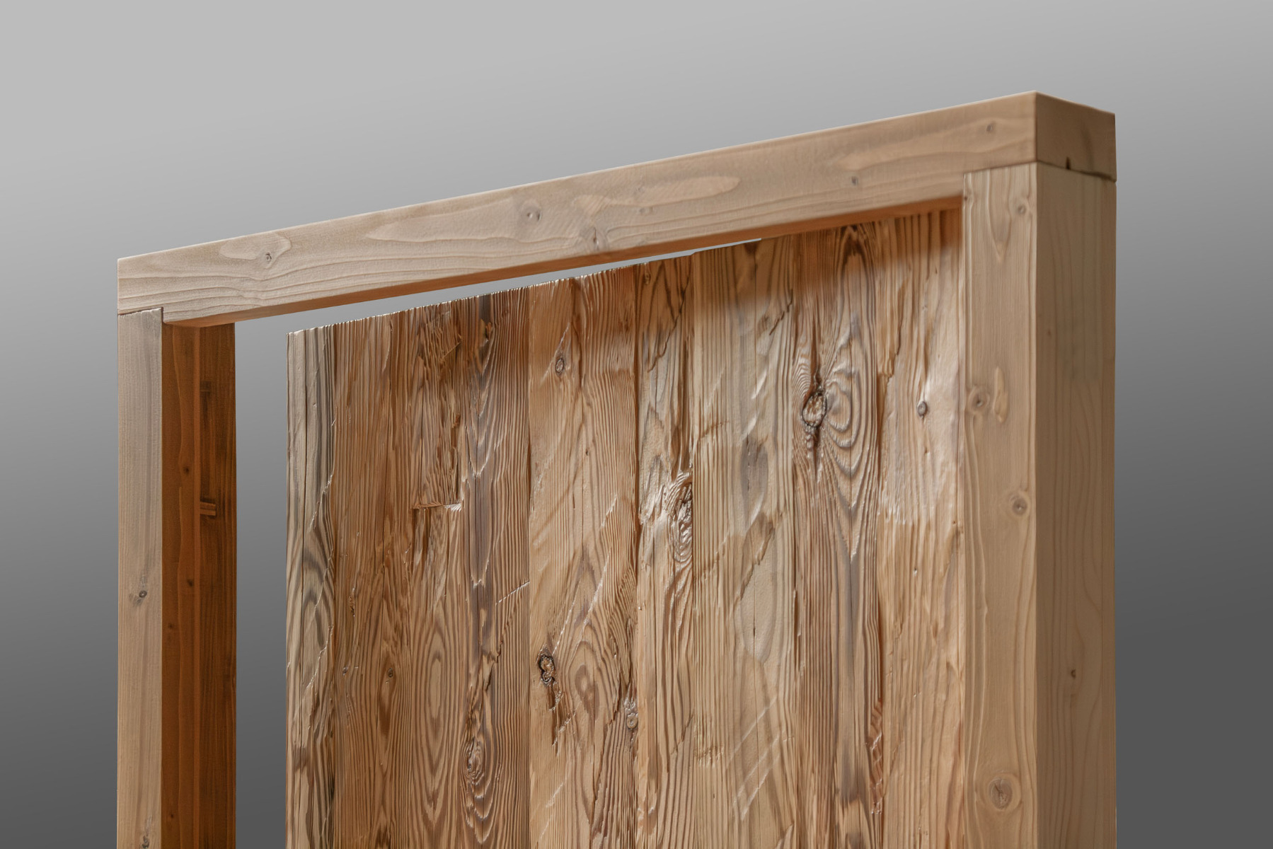 Porte en bois équarri à la main – Vertical