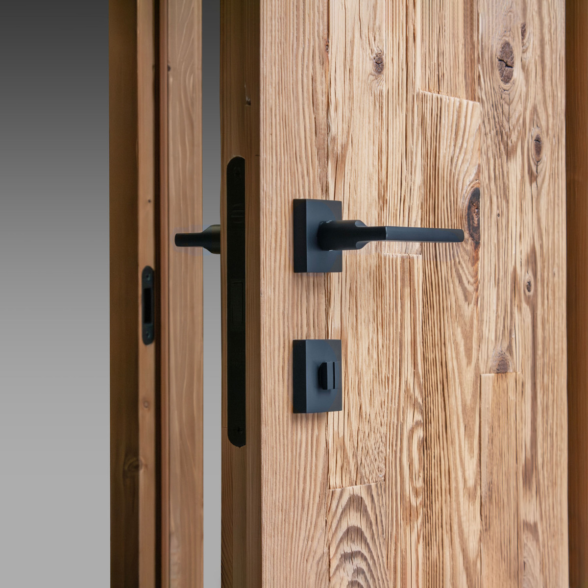 Porte en vieux bois – Vertical