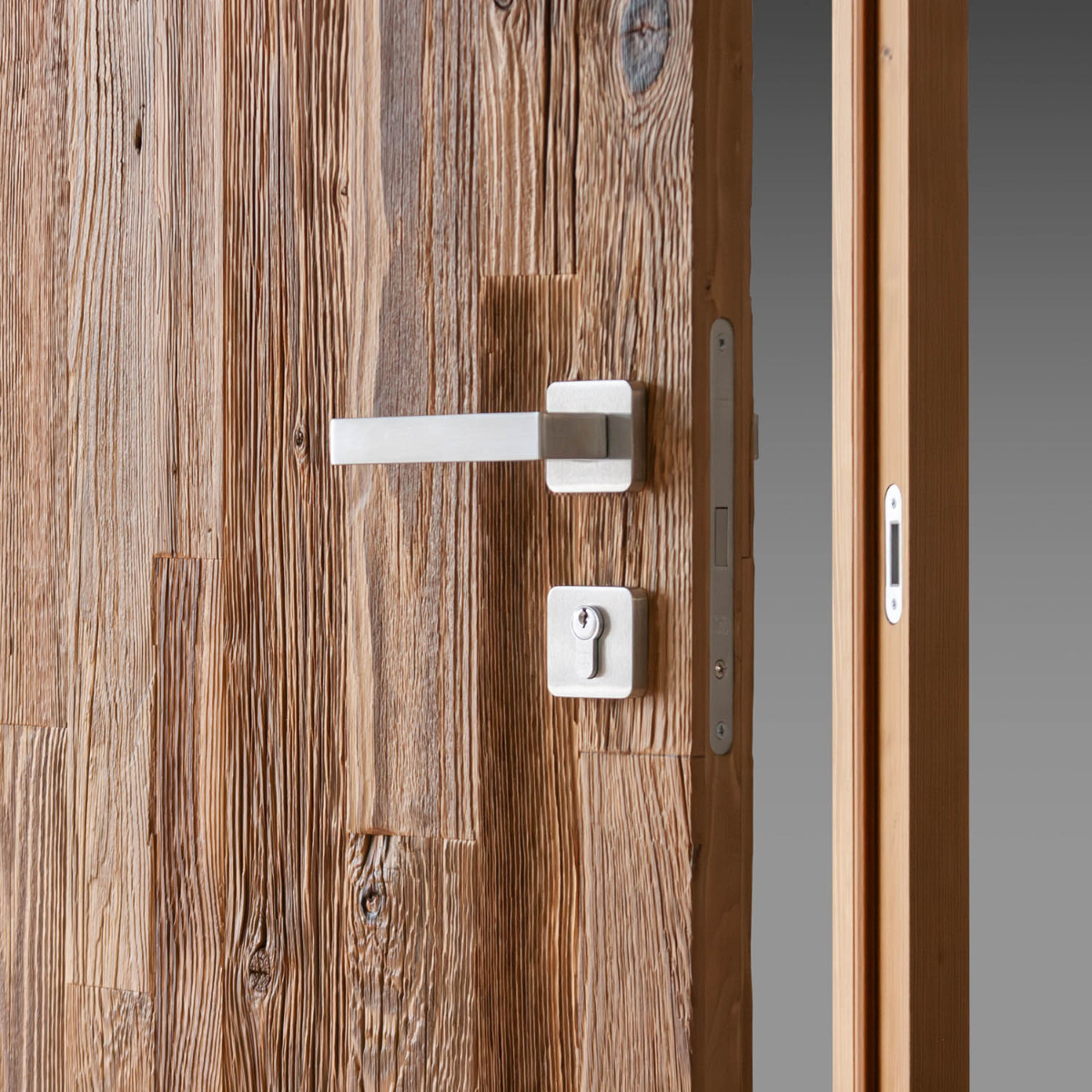 Porte en vieux bois – Vertical